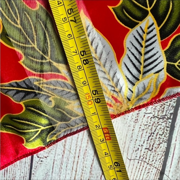 Vintage Christmas Poinsettia Flower Scarf - Picture 4 of 5